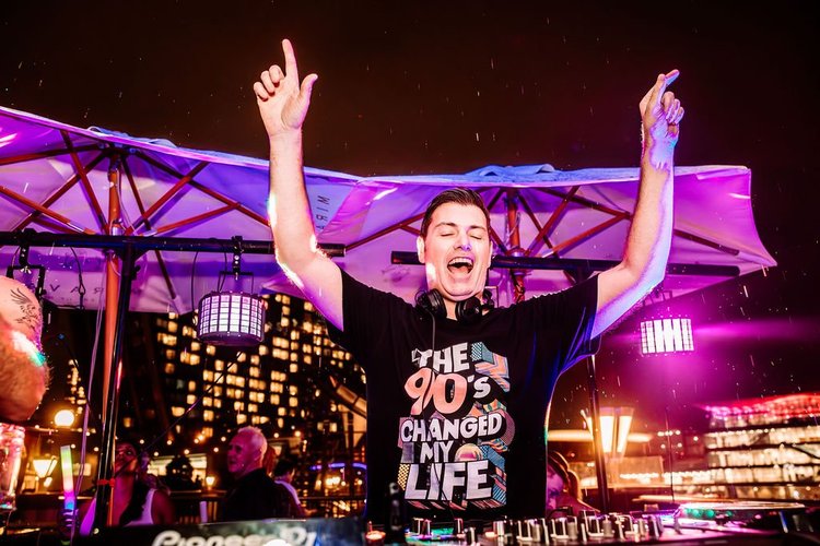 Sydney · Hands in the air at a previous Back to the 90s event